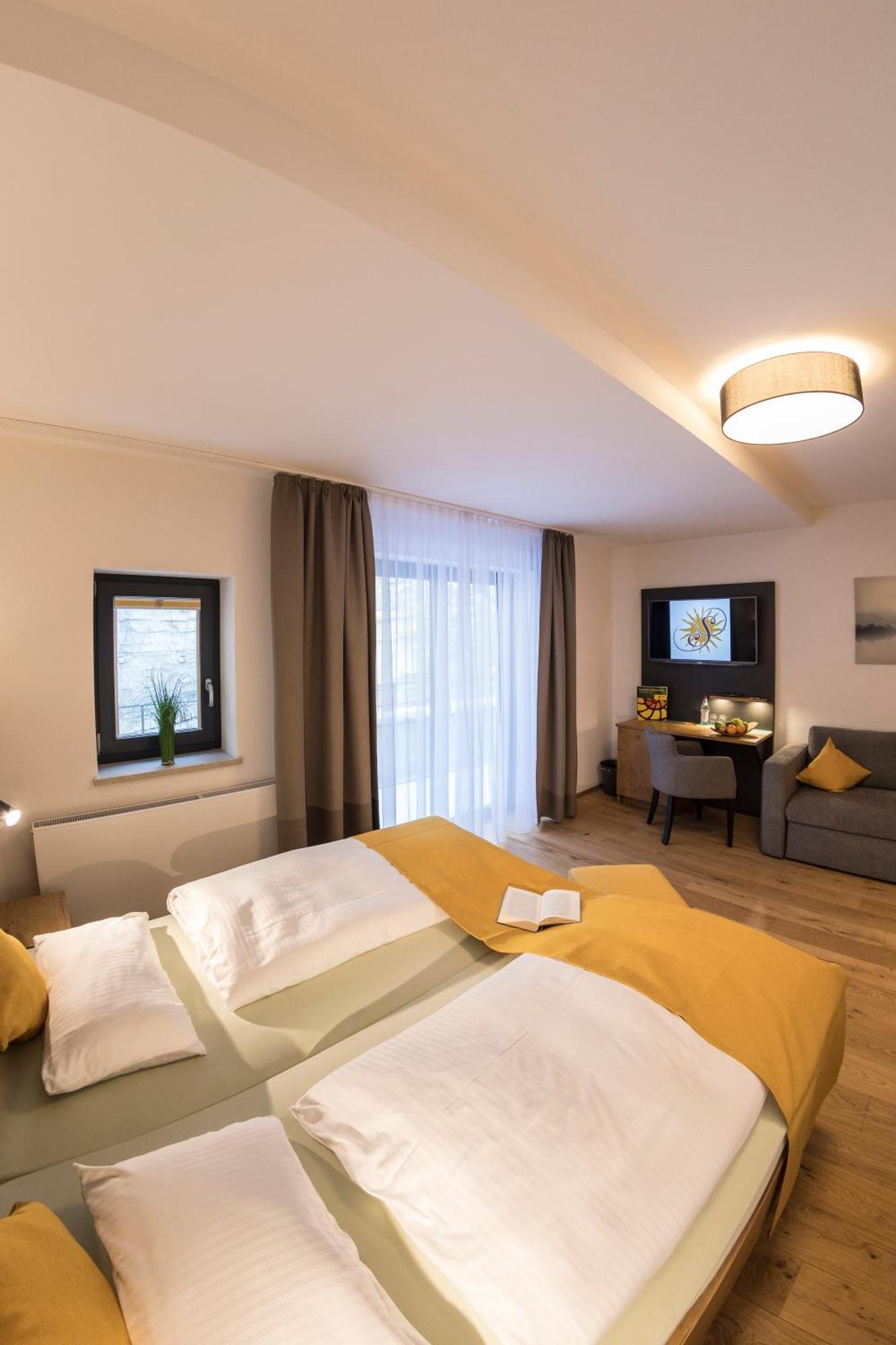 Hotel-Gasthof Zur Sonne Pappenheim Extérieur photo